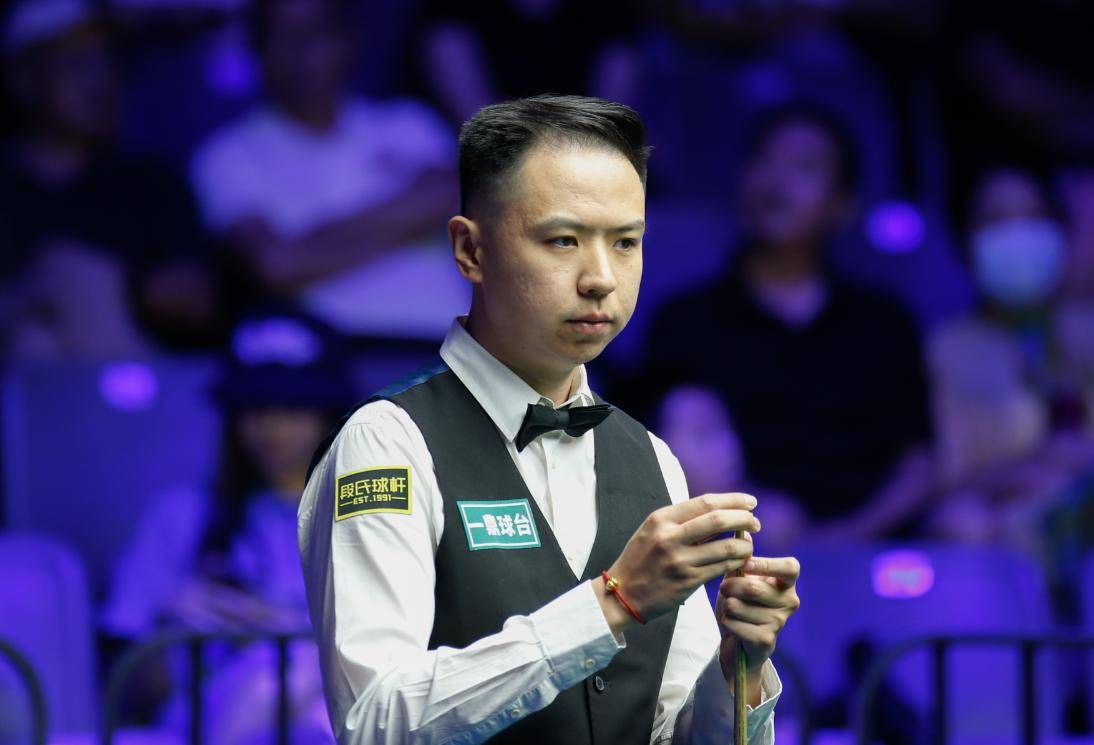 队友并肩作 队友并肩作